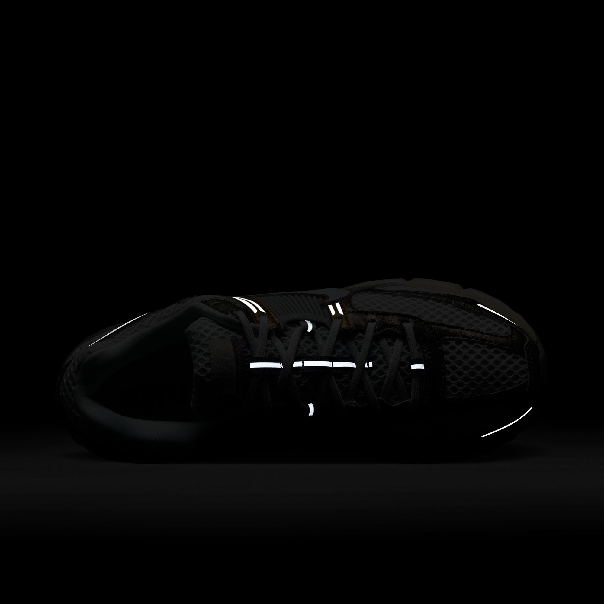 Nike Zoom Vomero 5 Men's Shoes
