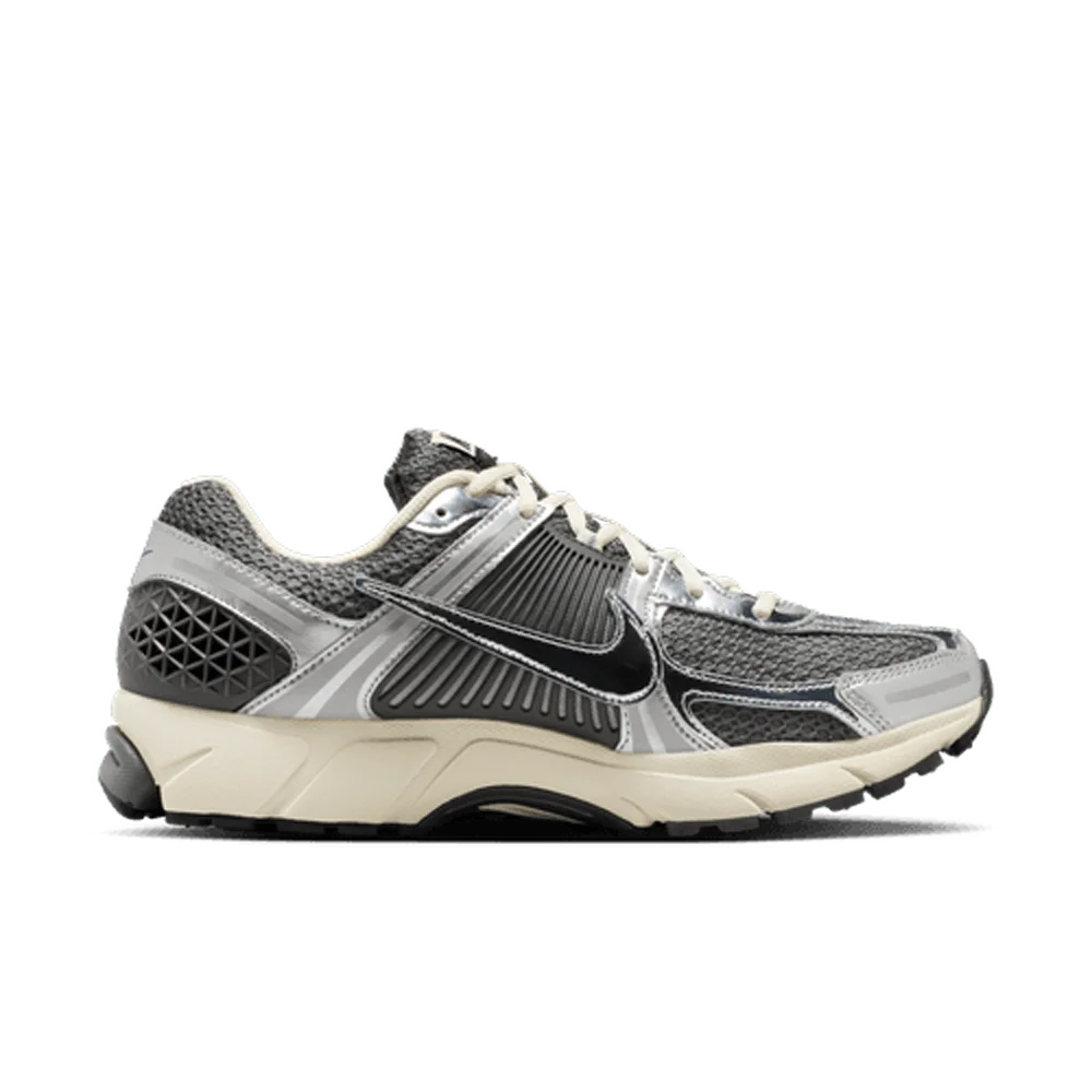 Nike Men's Zoom Vomero 5 Shoes gray Color.