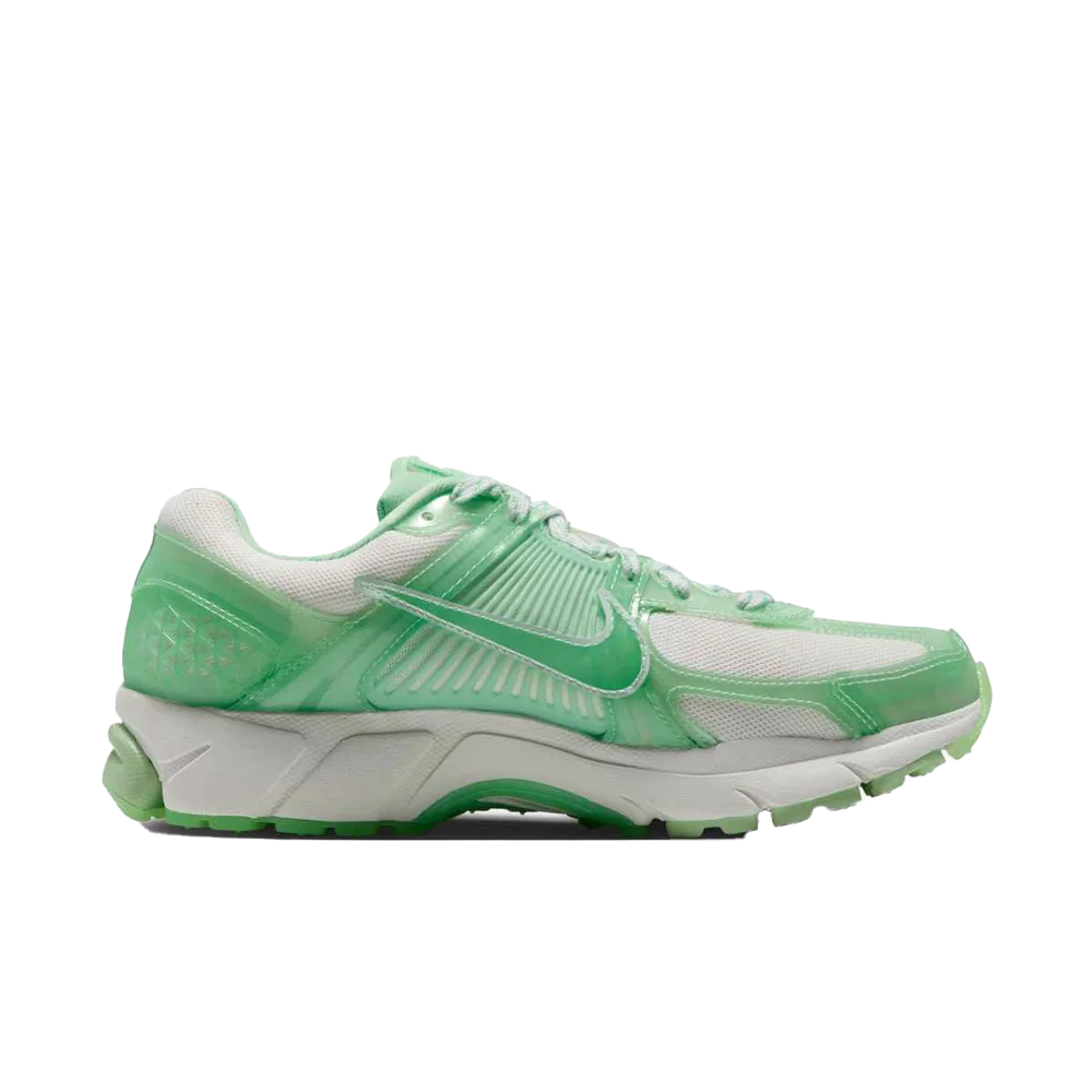 Nike Women's Zoom Vomero 5 Shoes
