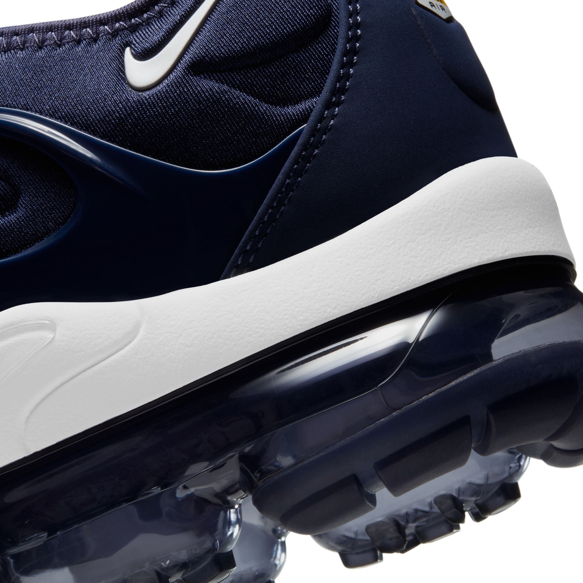 Blue nike vapormax plus deals