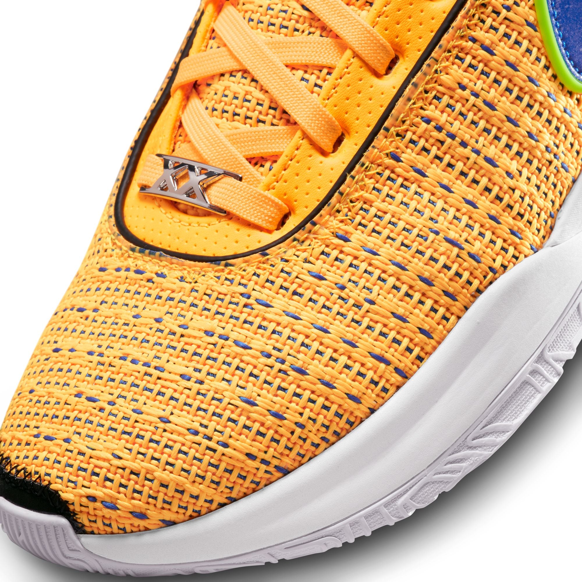 LeBron XX Basketball Shoes