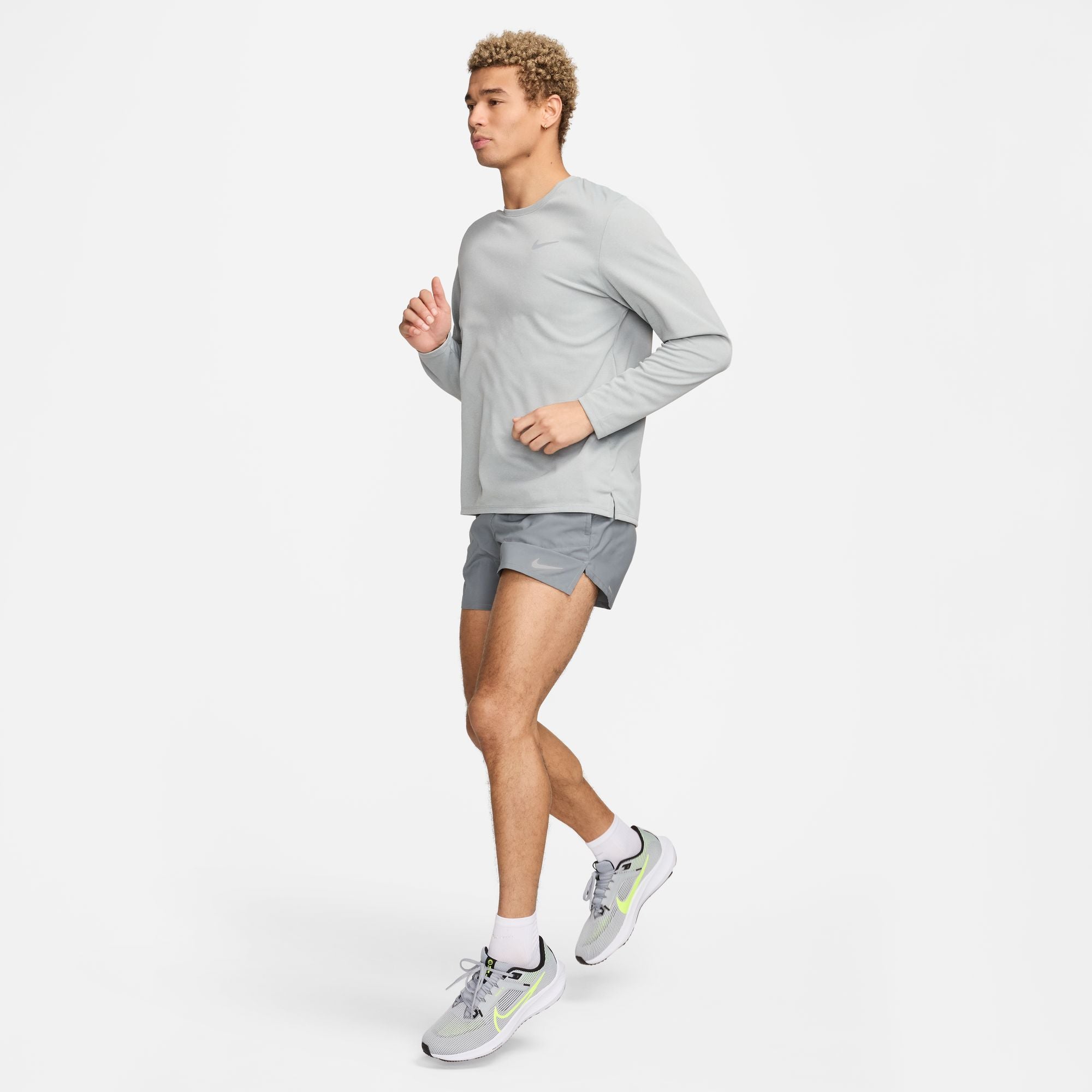 Tシャツ・カットソー Nike Miler Men's Dry Fit UV Long Sleeve Running Top Nike Miler Men's Dri-FIT UV Long-Sleeve Running Top. Nike JP