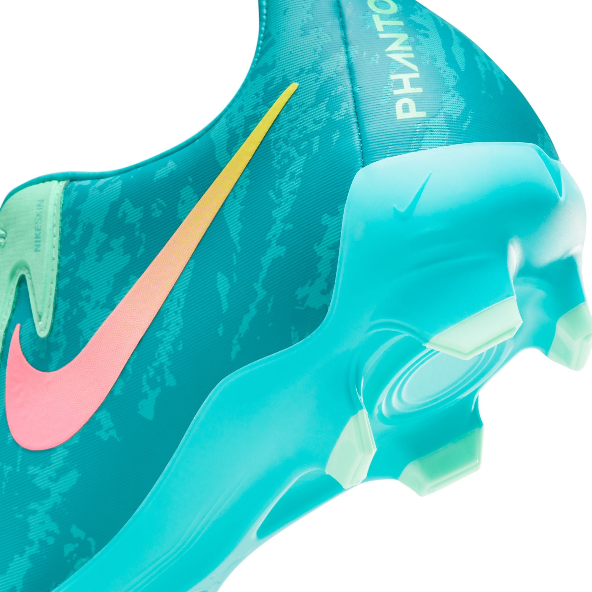 Nike Phantom GX 2 Academy LV8 MG Low-Top Soccer Cleats