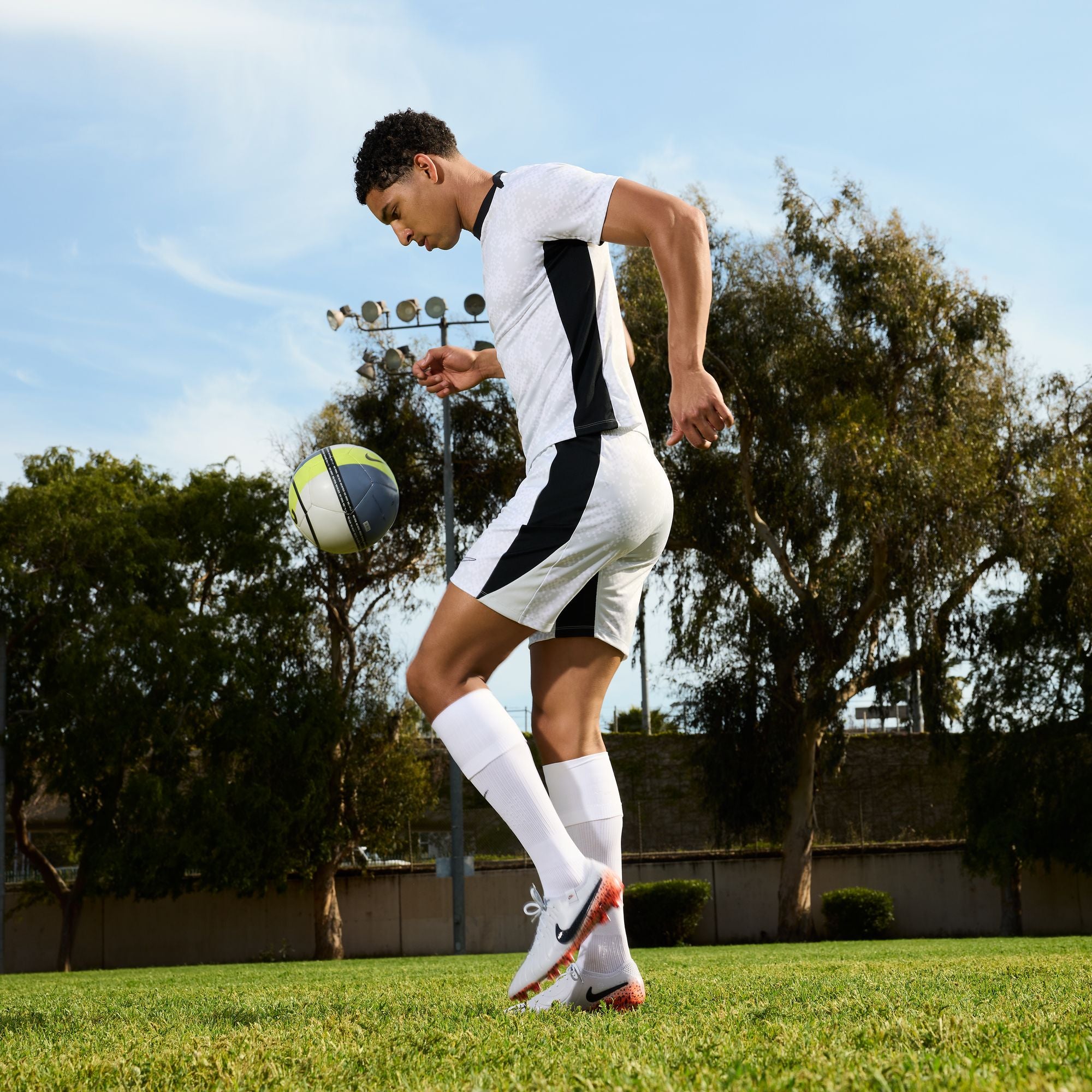 有名ブランド Elite 10 Legend Tiempo Nike Electric Sports Midway – ウェア