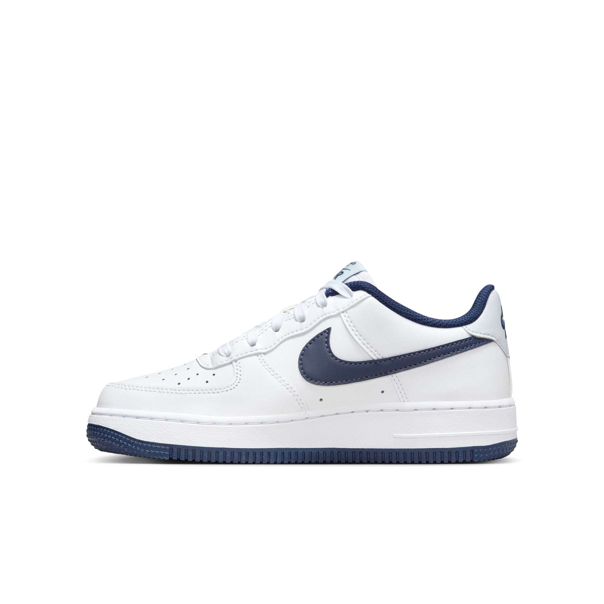 BIG KIDS' NIKE AIR FORCE 1 MID '07 • size store 6Y