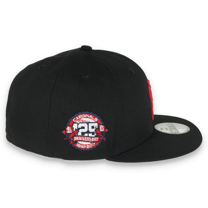 Parche lateral New Era MLB St. Louis Cardinals con el logotipo metálico del 129.º aniversario, 59Fifty Fitted