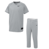 Conjunto Nike Vapor Select2 para niños: camiseta de cuello en V y pantalón alto.