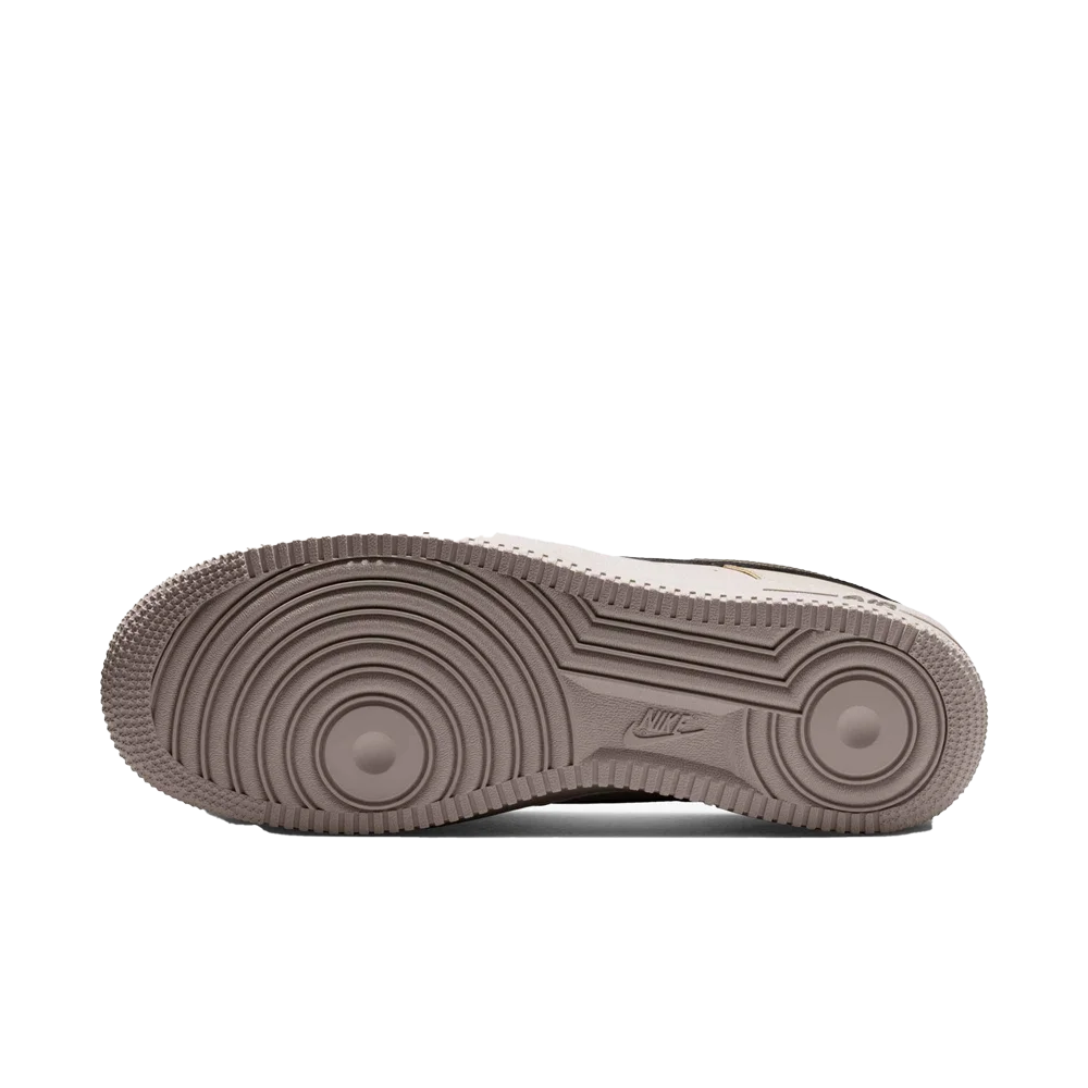 Nike Men's Air Force 1 '07 Basketball Shoes