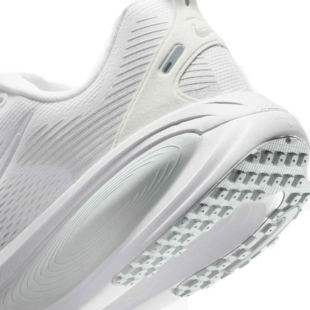 Nike Men's Vomero 18 Road Running Shoes