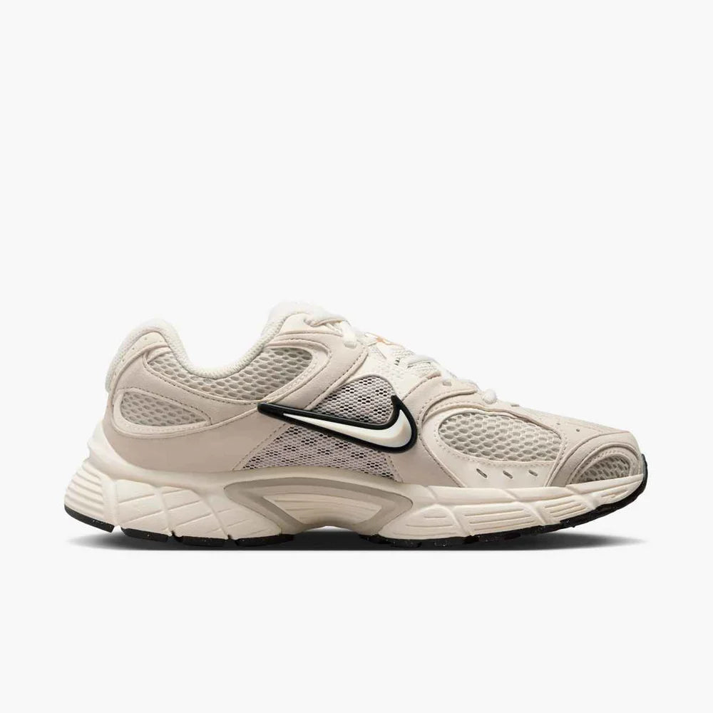 Nike Women's V5 RNR Brown color