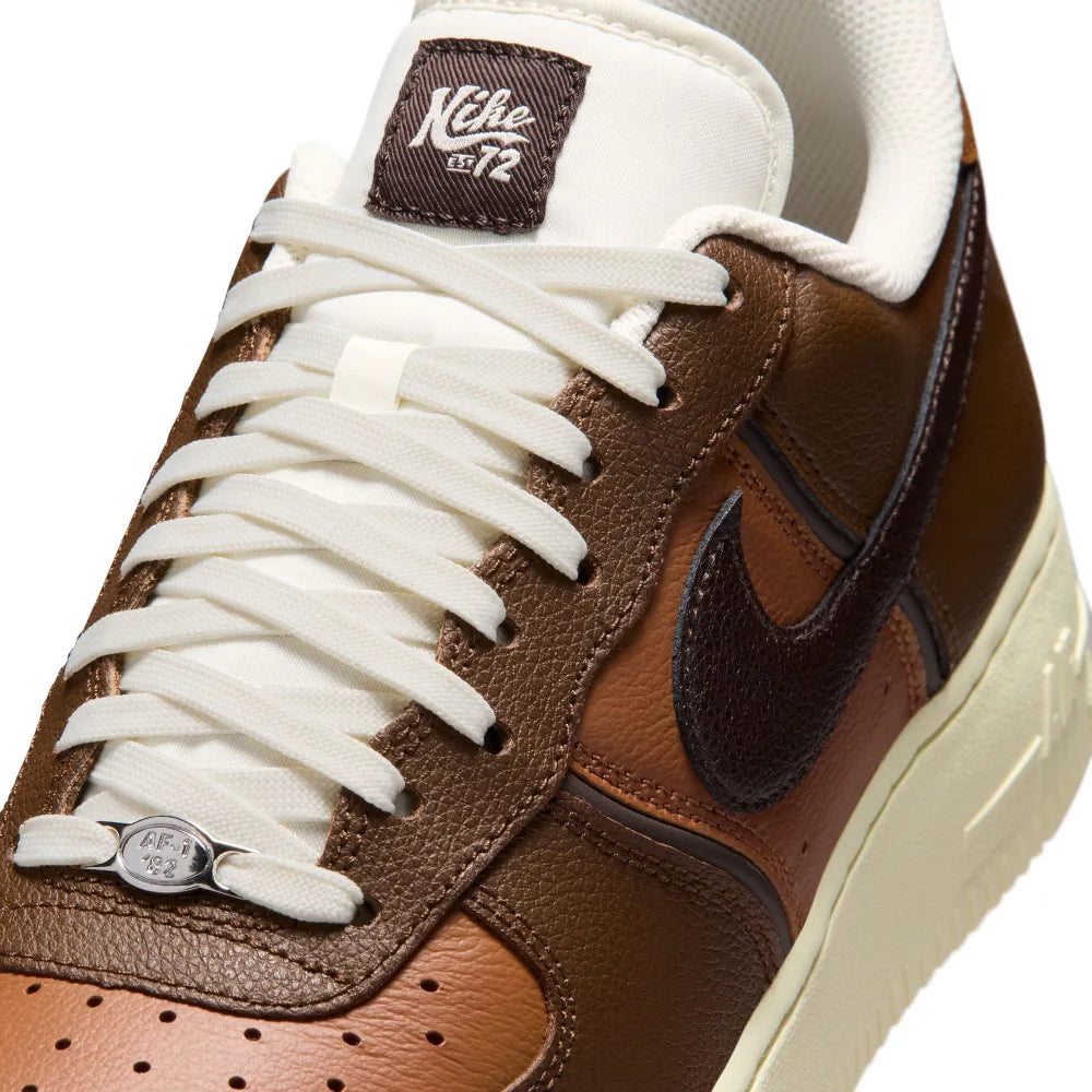 Nike Men's Air Force 1 '07 LV8 Shoes
