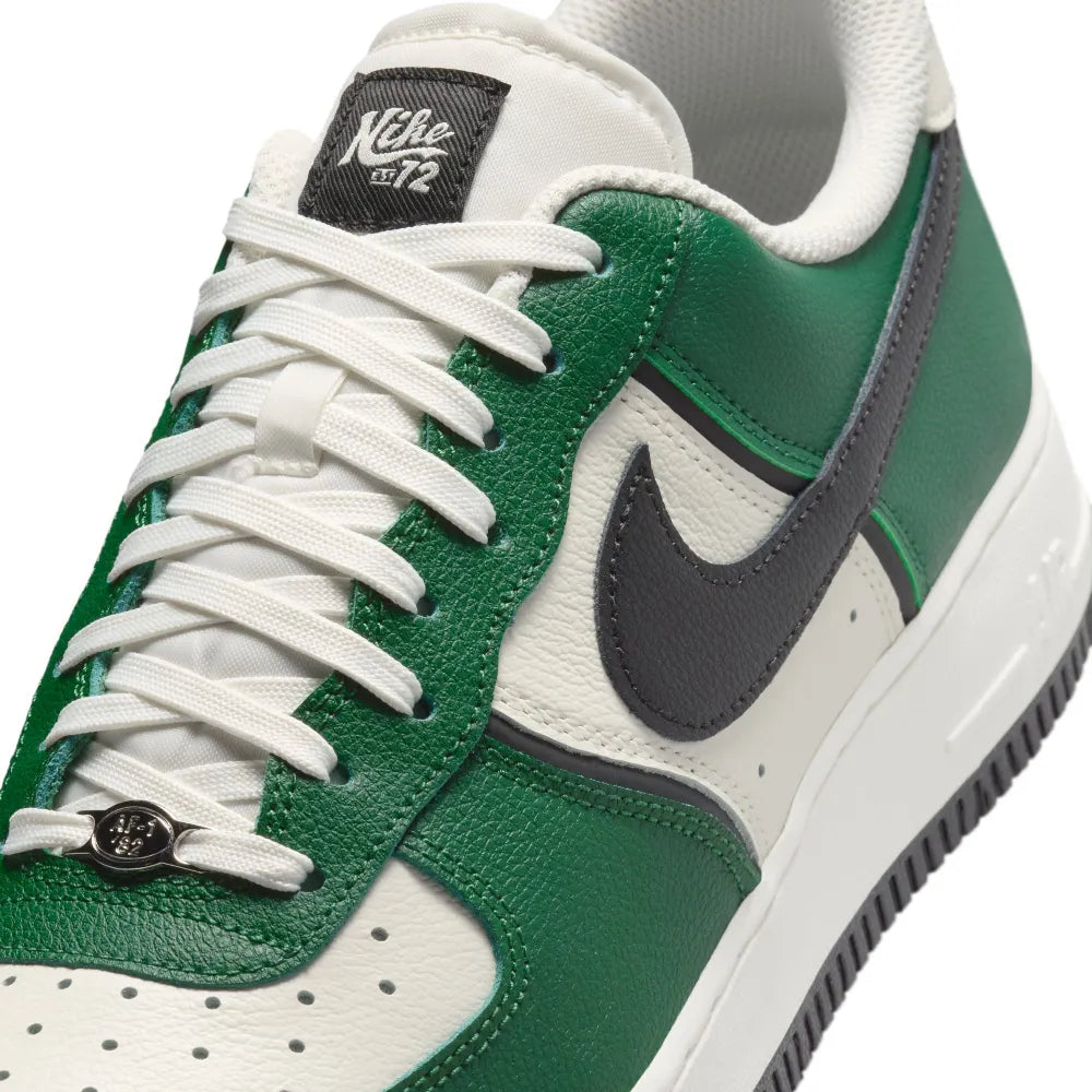 Nike Men's Air Force 1 '07 LV8 Shoes