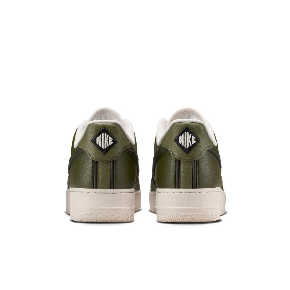 Nike Men's Air Force 1 '07 LV8 Shoes