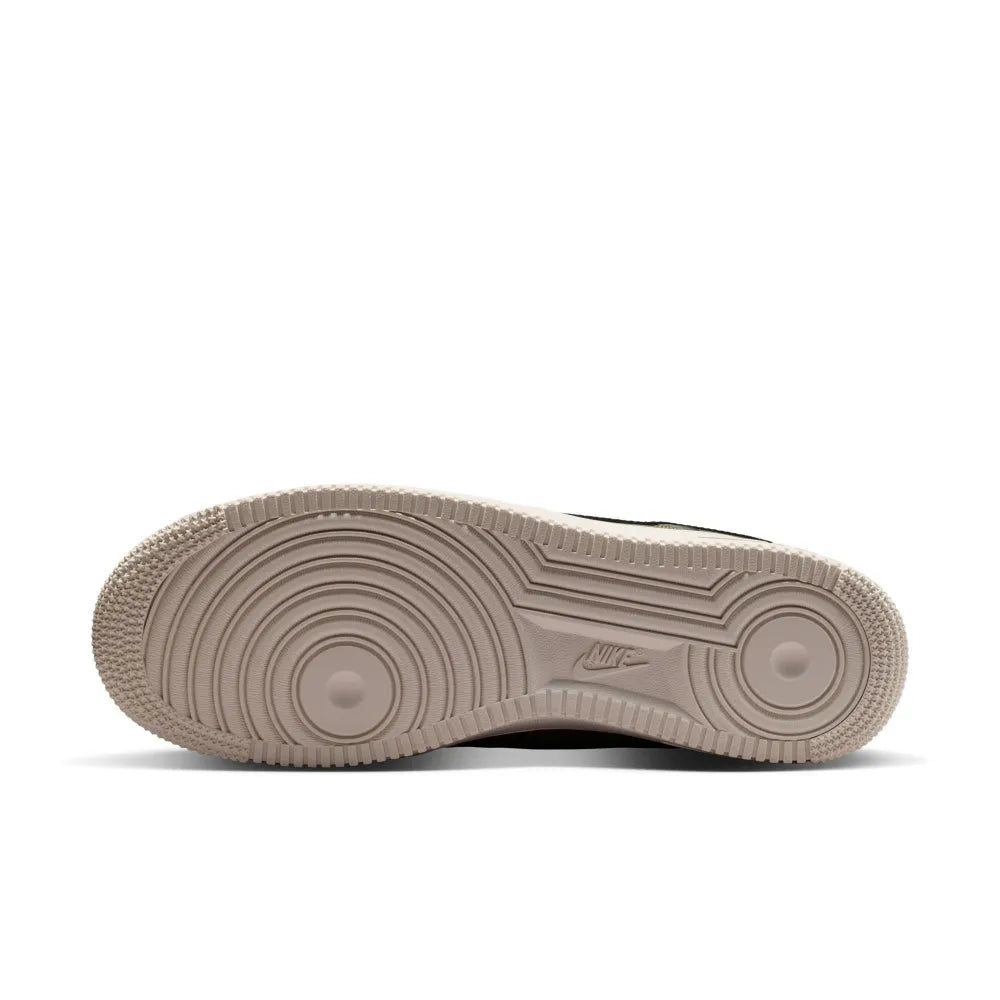 Nike Men's Air Force 1 '07 LV8 Shoes