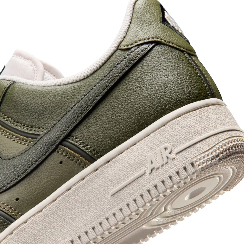 Nike Men's Air Force 1 '07 LV8 Shoes