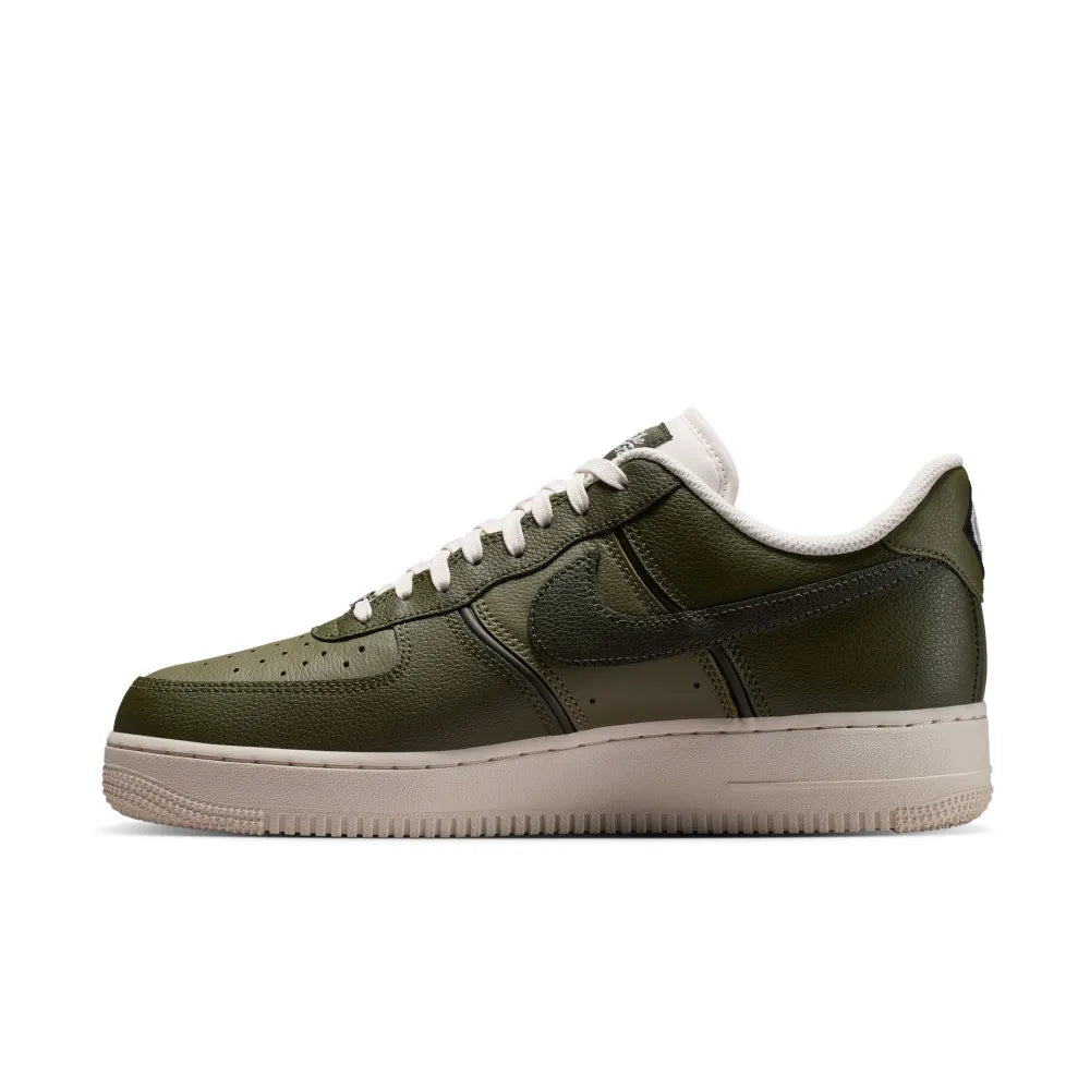 Nike Men's Air Force 1 '07 LV8 Shoes