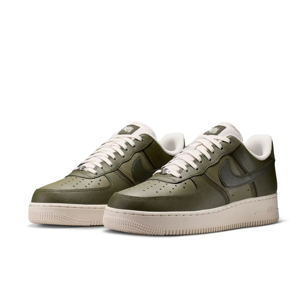 Nike Men's Air Force 1 '07 LV8 Shoes