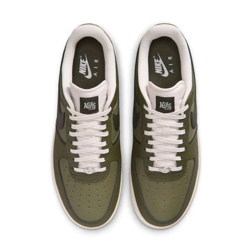 Nike Men's Air Force 1 '07 LV8 Shoes