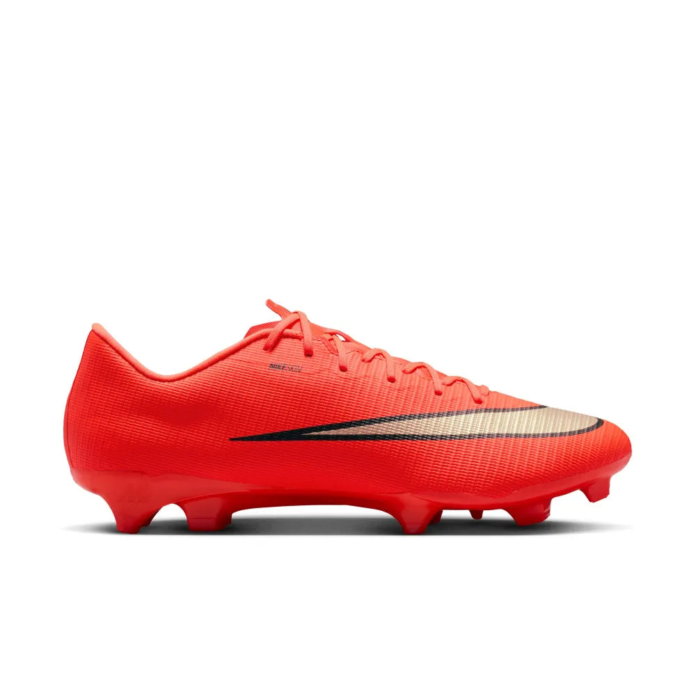 Nike Men's Mercurial Vapor 17 Academy Multi-Ground Low-Top Soccer Cleats Red Color
