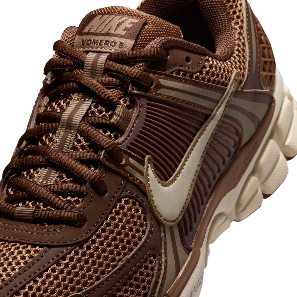 Nike Women's Zoom Vomero 5 Shoes with Reflective Accents