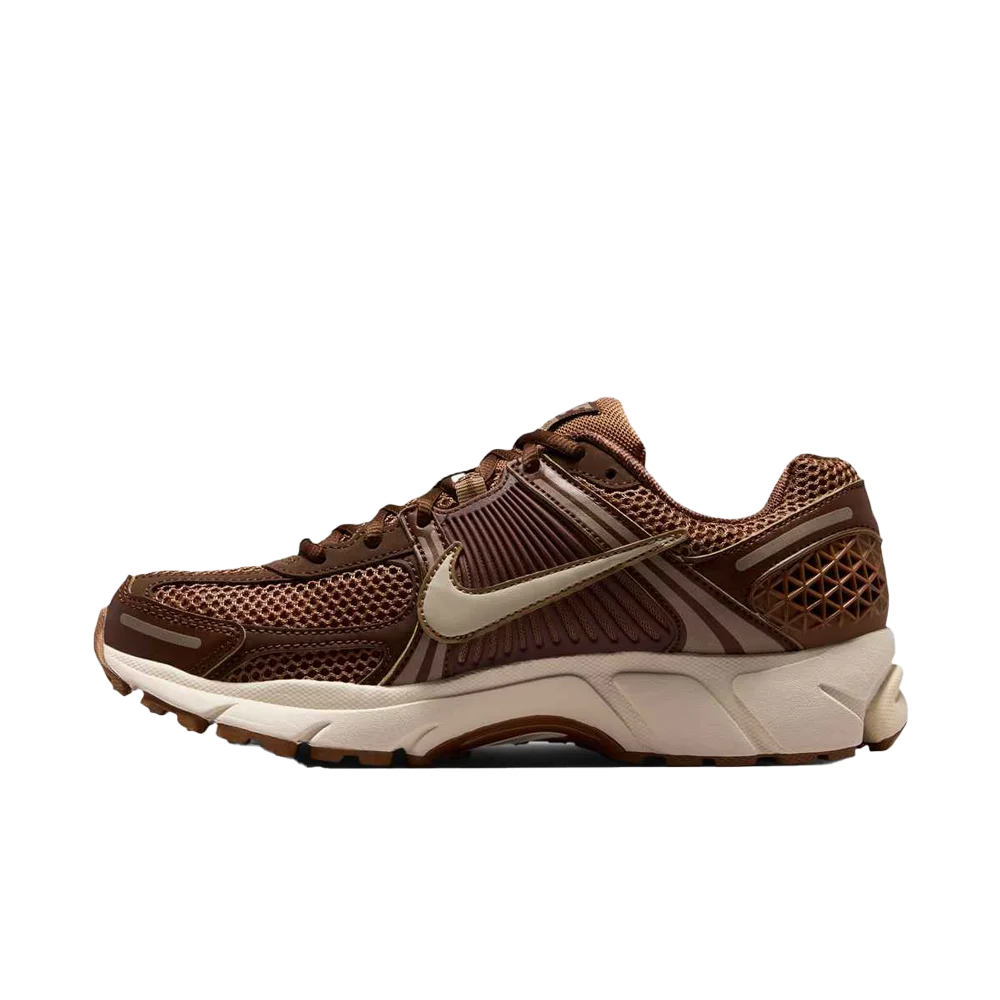 Nike Women's Zoom Vomero 5 Shoes with Reflective Accents